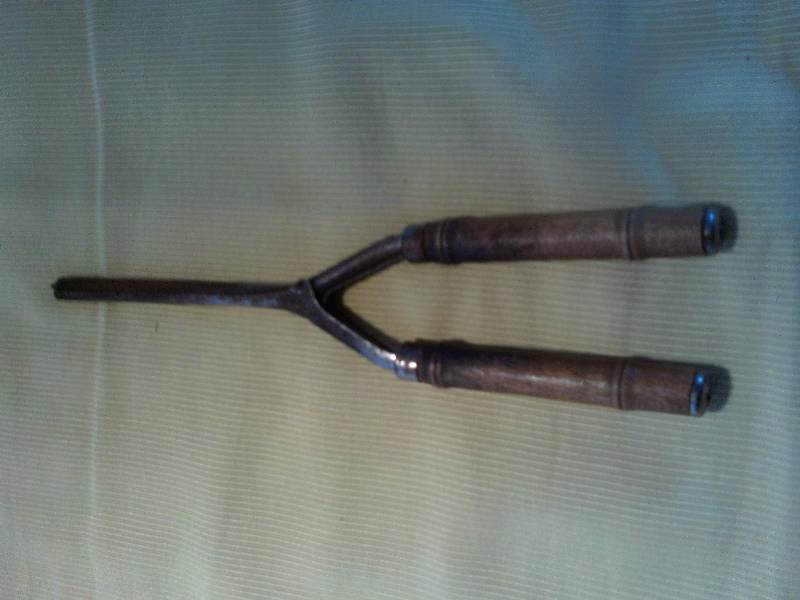ANTIQUE CURLING IRON