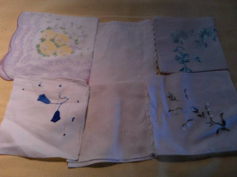 6 VINTAGE WOMENS HANKIES
