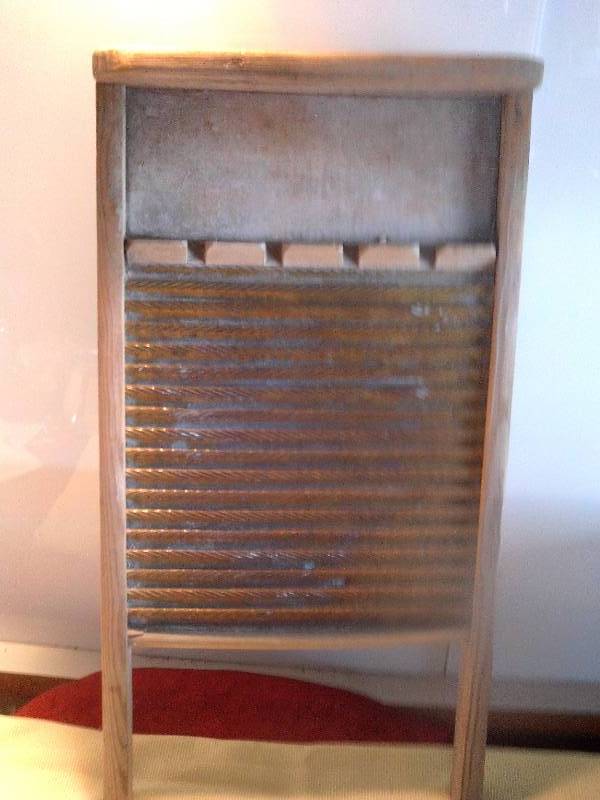 VINTAGE WASHBOAED