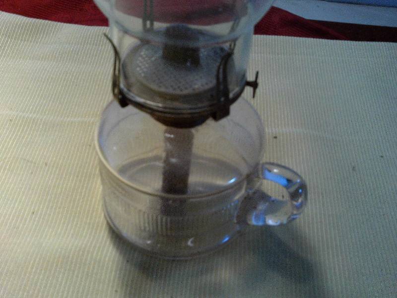 VINTAGE CLEAR GLASS OIL LAMP