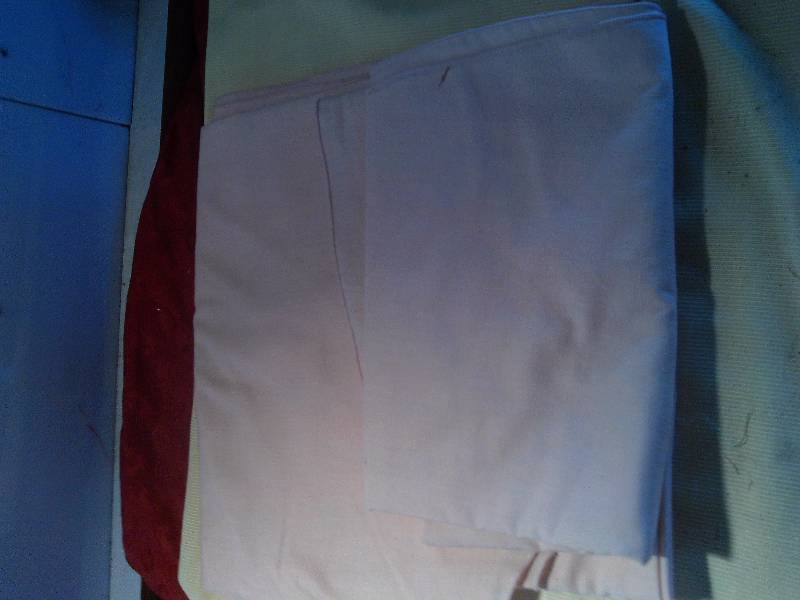 2 OVAL TABLE CLOTHS