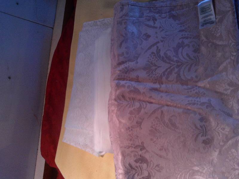 3 LINEN TABLE CLOTHS