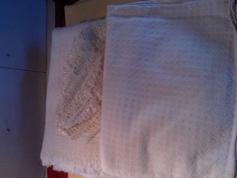 3 TABLE CLOTHS