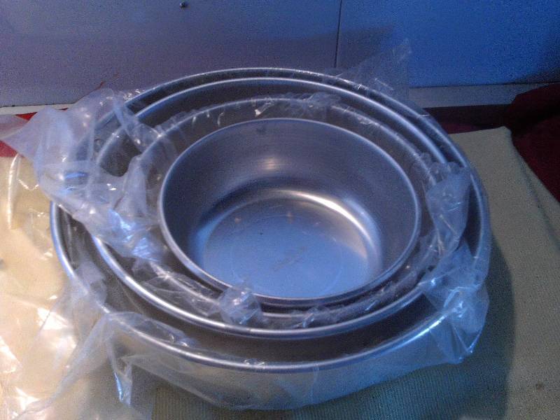 SET OF 4 ROUND CAKE PANS
