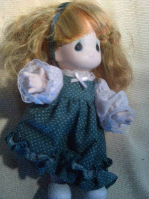 COLLECTIBLE PRECIOUS MOMENTS DOLL