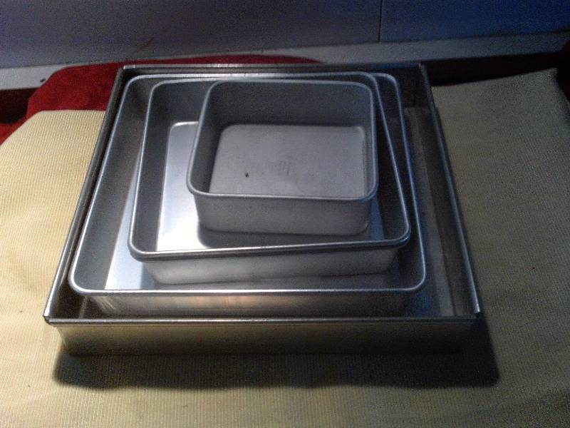 4 PC SQUARE CAKE PANS