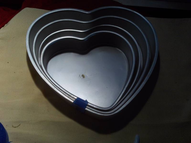 4 PC HEART CAKE PAN SET