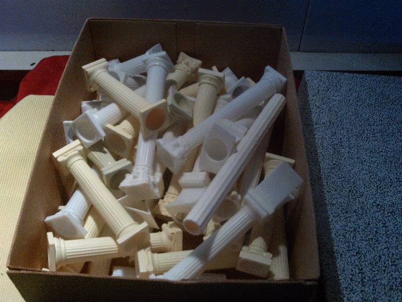BOX OF CAKE PILLERS