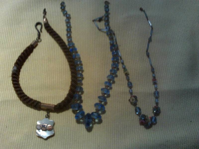3 VINTAGE NECKLACES