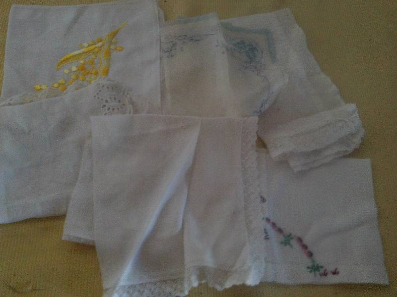 6 VINTAGE WOMENS HANKIES