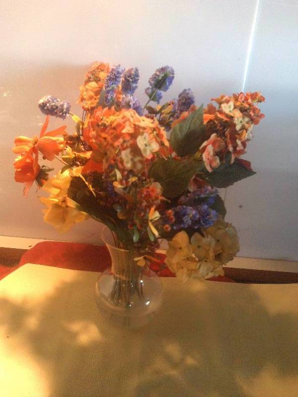 FLOWER CENTER PIECE GLASS HOLDER