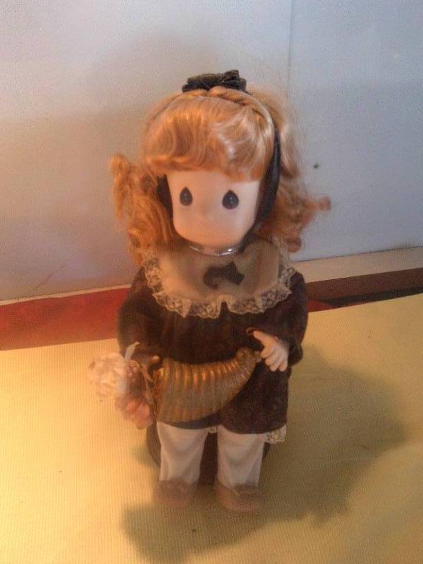 COLLECTIBLE  PRECIOUS MOMENTS DOLL