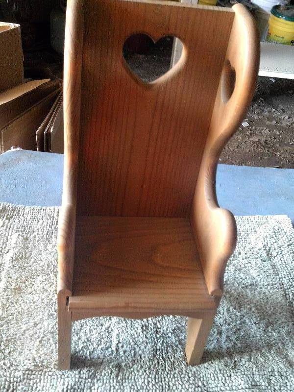 DOLL CHAIR