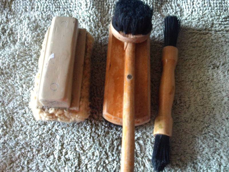 3 VINTAGE BRUSHES