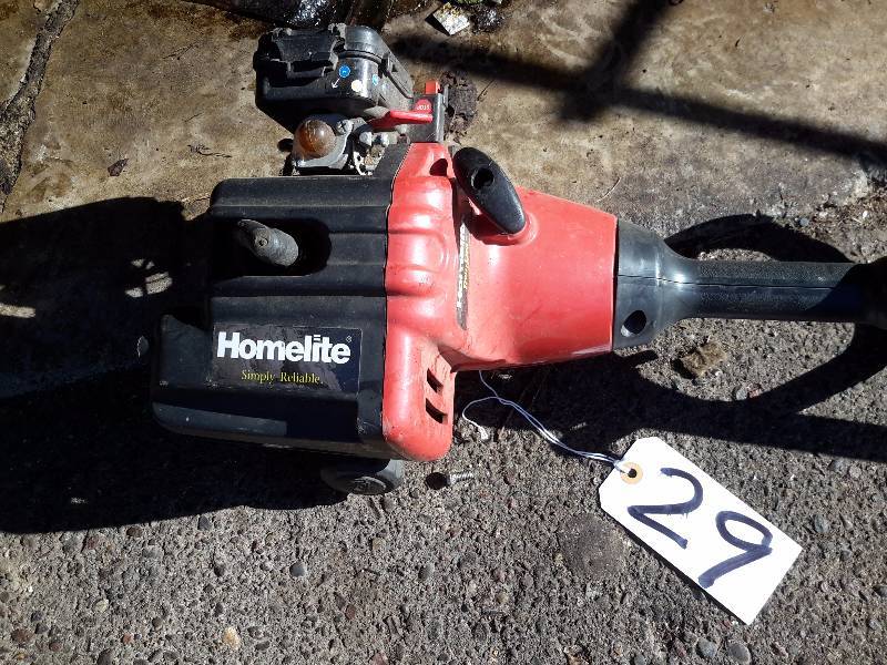 HOMELITE GAS Weed Whip� Needs a bit of carbureator work
