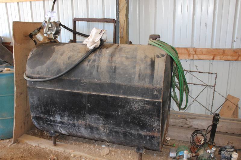 lot 4 image: 265 Gallon Fuel Tank with Manual Pump