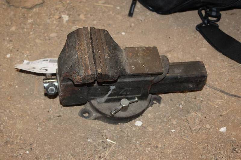 lot 25 image: Table Vice