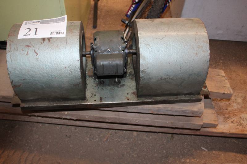 lot 21 image: Dual Blower w Motor