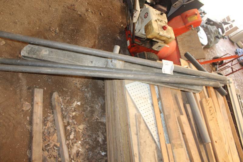 lot 33 image: Lot of Steel Pipes