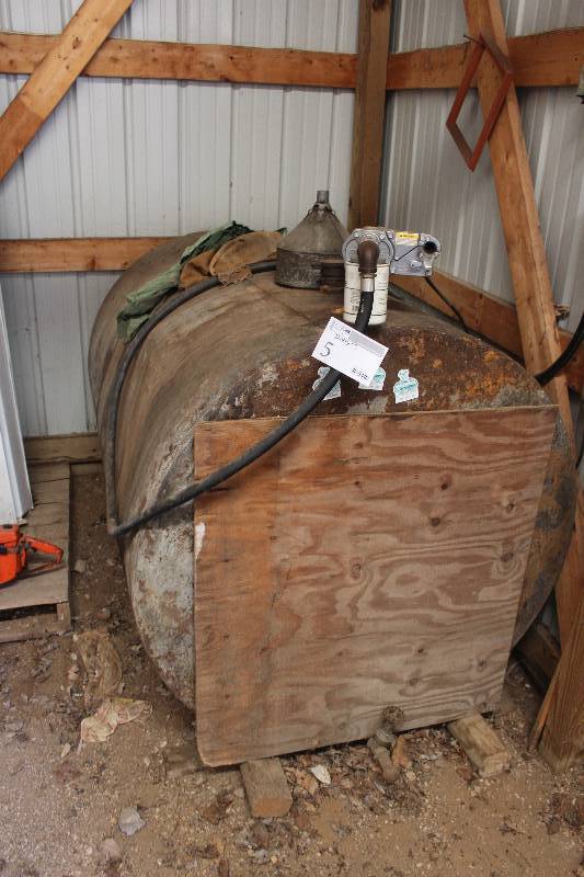 lot 5 image: 500 Gallon Fuel Tank with Electric Pump