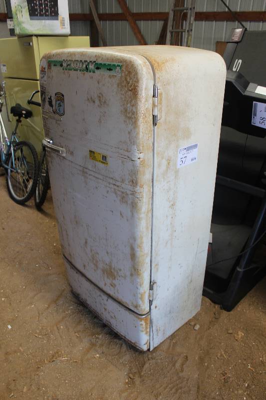 lot 57 image: Vintage Westinghouse Refrigerator
