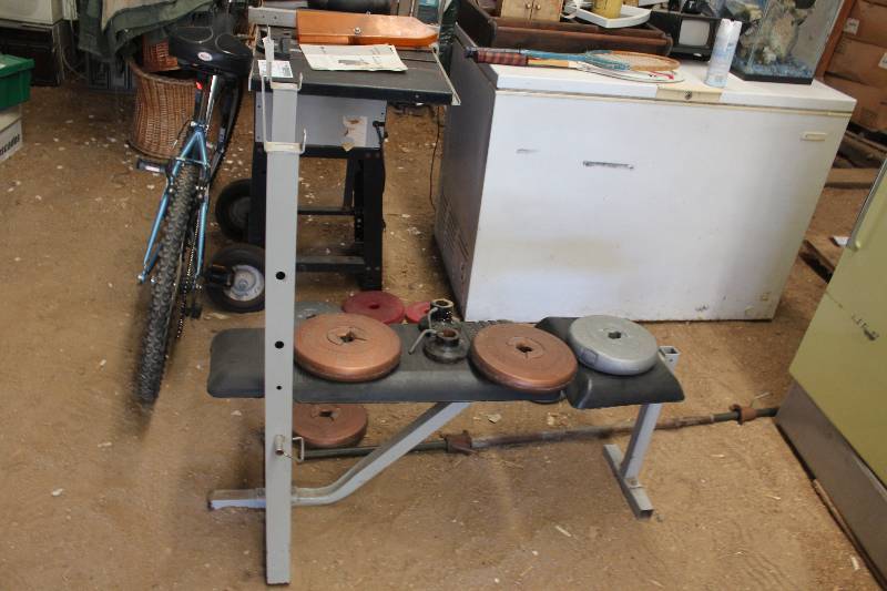 lot 69 image: Weight Bench w Weights