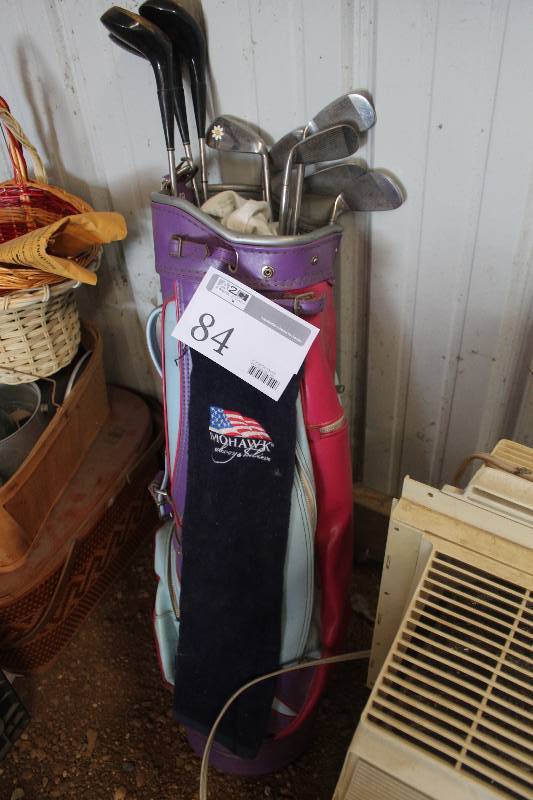 lot 84 image: Golf Bag Set