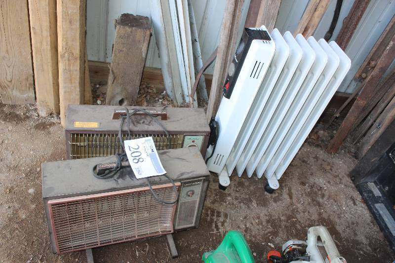 lot 208 image: Lot of (3) Space Heaters
