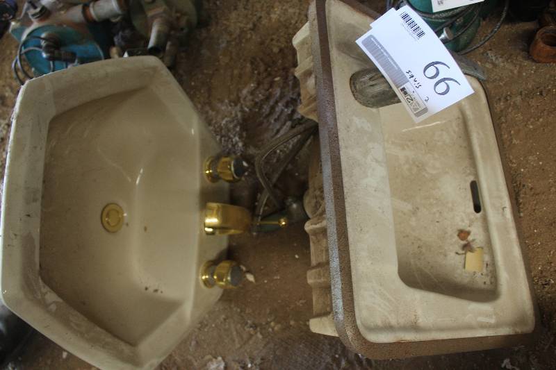 lot 99 image: Lot of (2) Sinks w Fixtures