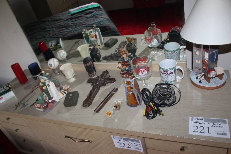lot 221 image: Contents of Both Dressers