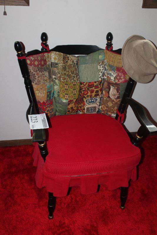 lot 223 image: Living Room Chair