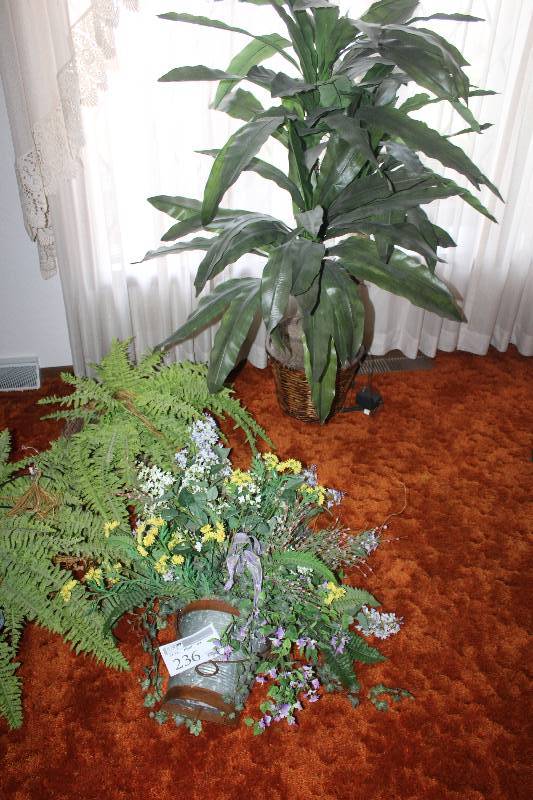 lot 236 image: Lot of Fake Plants
