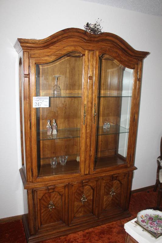 lot 247 image: Glass Doored 3-glass Shelf Display Case