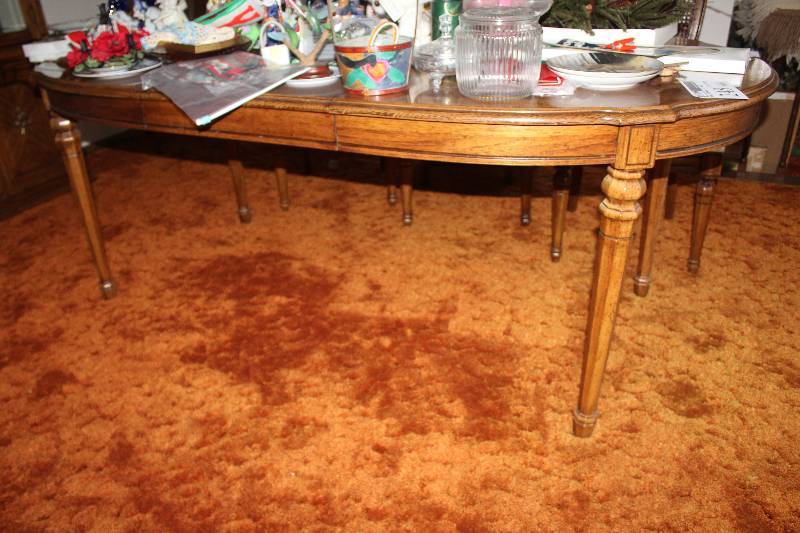 lot 248 image: Dining Table w 6-Chairs, 1-Leaf