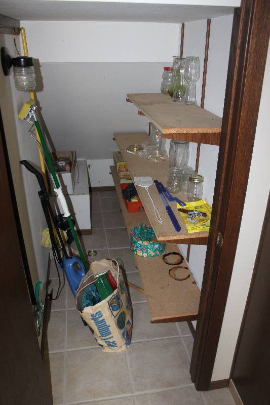 lot 262 image: Contents of Closet Including Glassware Cleaning Supplies And More
