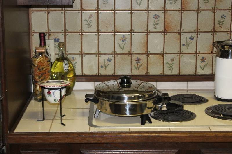 lot 251 image: All Counter Contents Including Decorations Coffee Maker Radio Fry Pan Breadbox Mugs Kitchen Magician Processor
