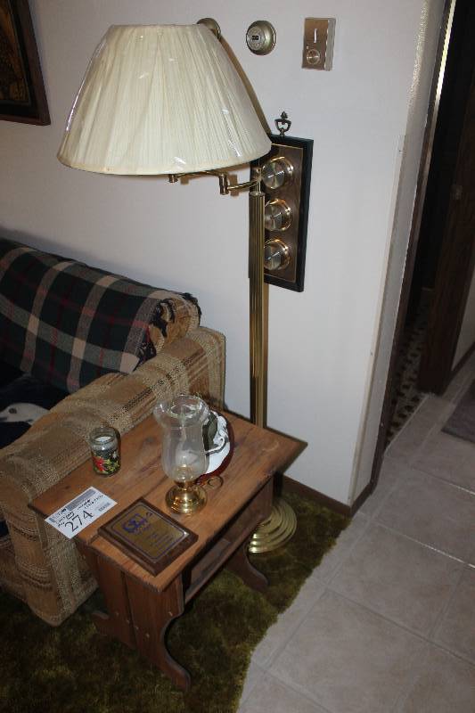 lot 274 image: End Table w Lamp