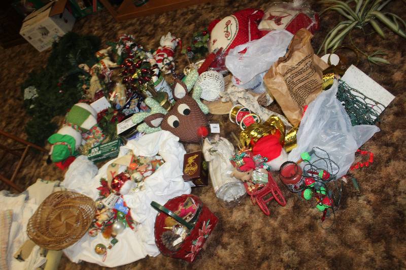 lot 290 image: Contents of Floor Including Holiday Decorations
