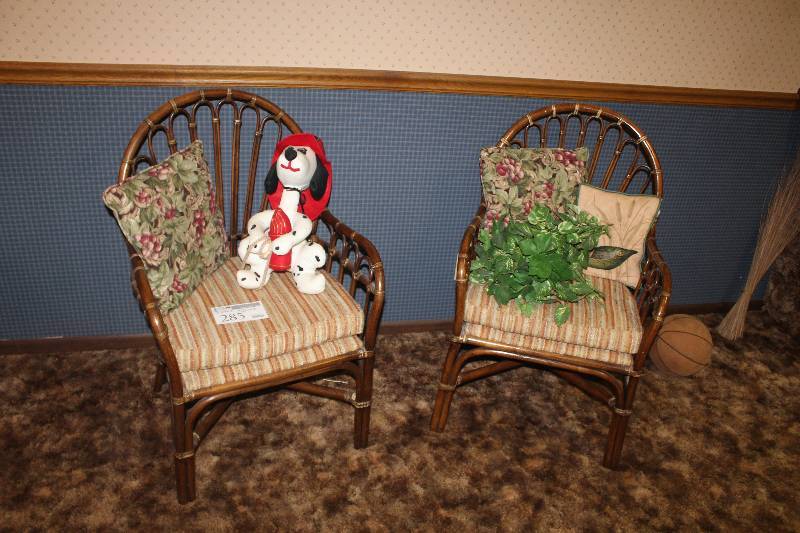 lot 285 image: Lot of (2) Chairs w Contents