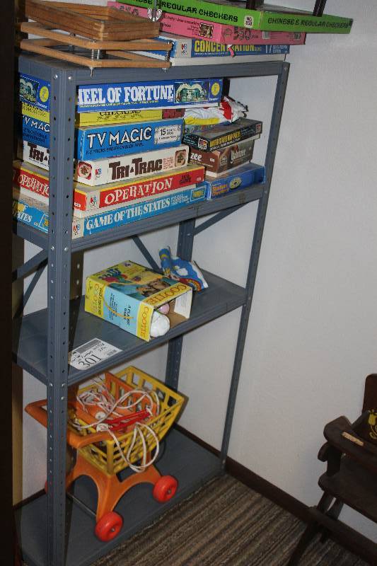 lot 301 image: 4-Shelf Metal Shelf