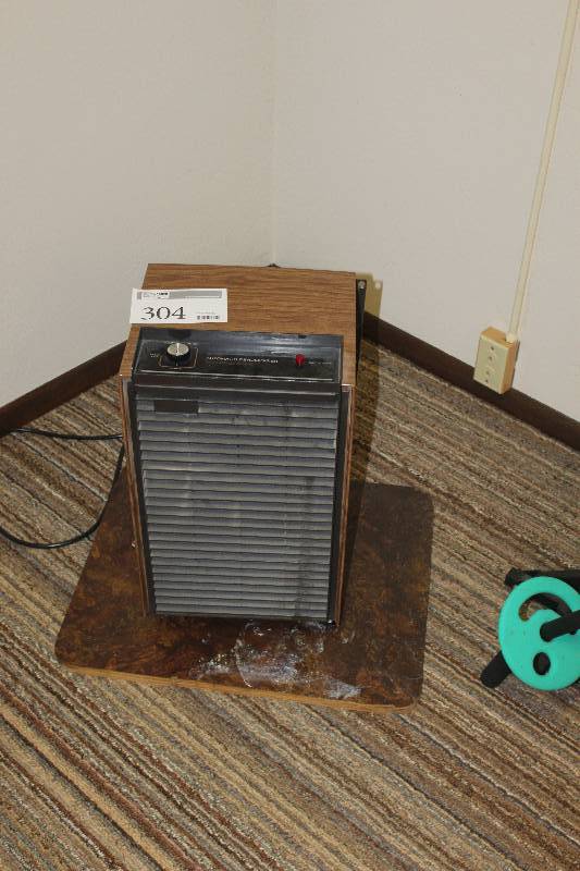 lot 304 image: 40-Pint Automatic Dehumidifier