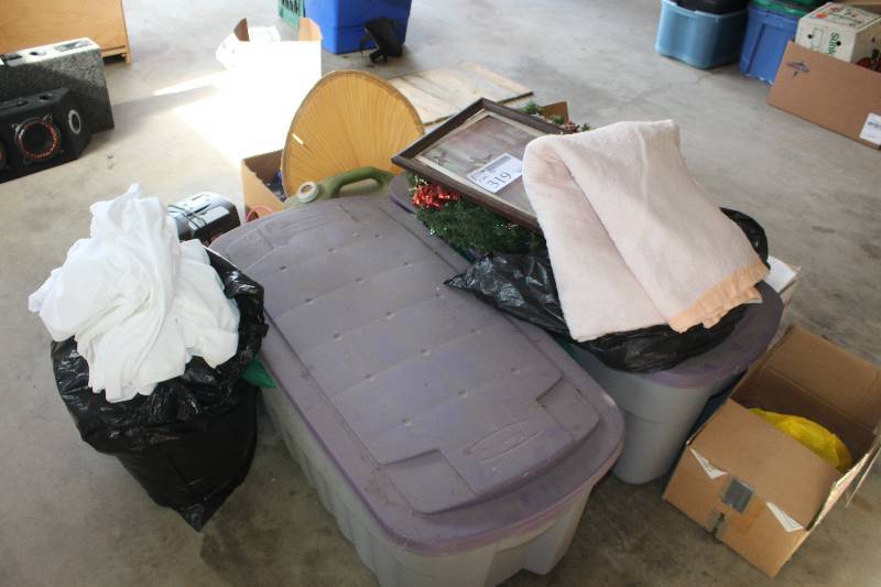 lot 319 image: Middle Lot Including Decorations Coolers And More
