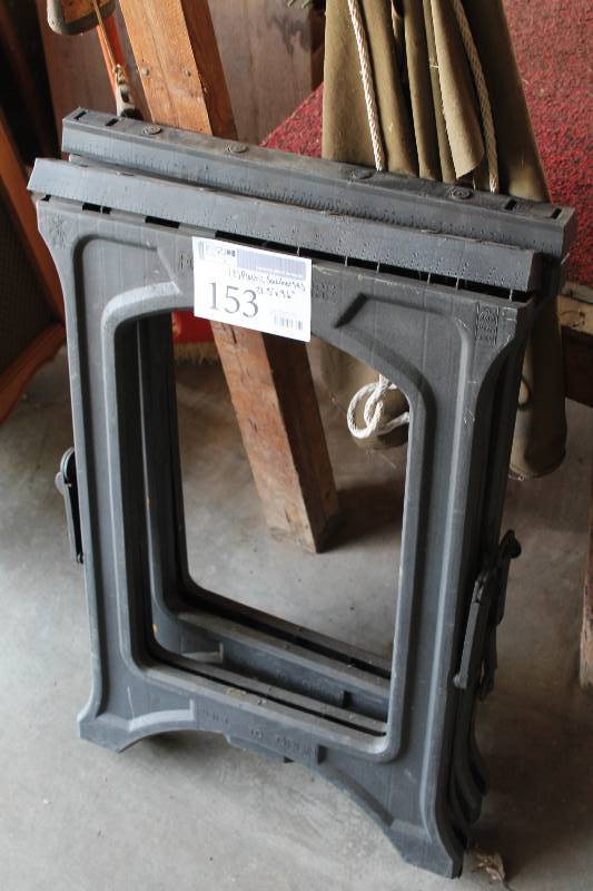 lot 153 image: Lot of (2) Plastic Saw Horses