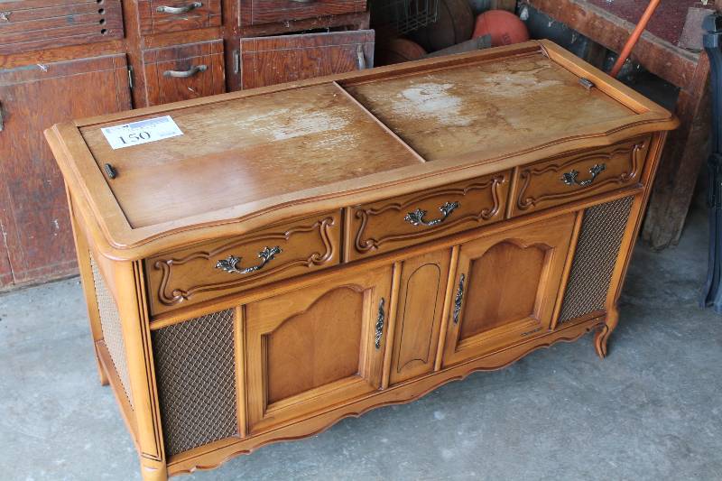 lot 150 image: Magnavox Console Stereo Record Player