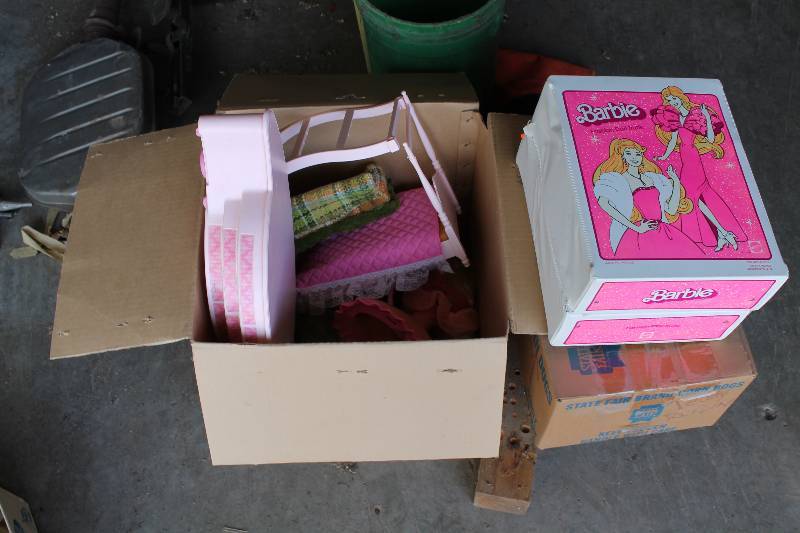 lot 193 image: Box Lot of Toys