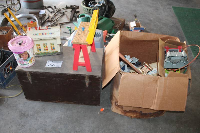 lot 186 image: Pile Lot of Miscellaneous Toys