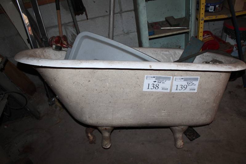 lot 139 image: Claw Foot Bath Tub