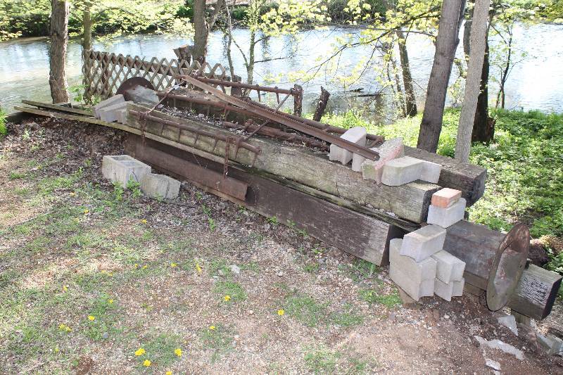 lot 327 image: Lot of Scrap Metal, Wood