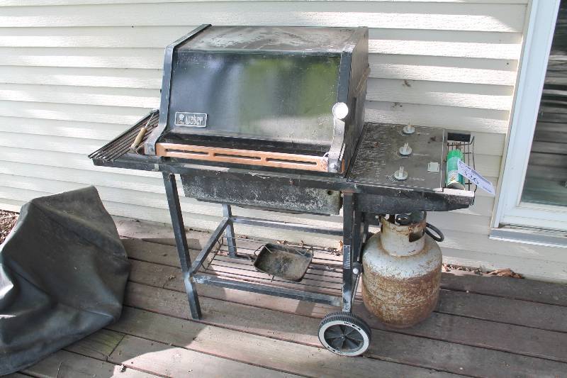 lot 326 image: Weber 3-Burner Gas Grill w Cover, Propane Tank