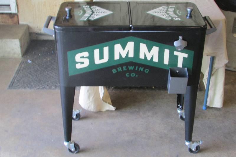 lot 1 image: Summit DeckParty Cooler